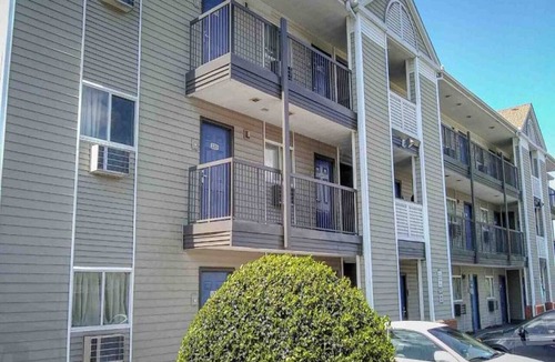 Terry Sanford Apartment | 1 Queen Bed|Nsmk|Kitchen