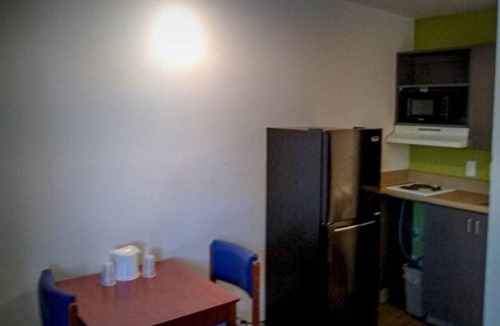 Terry Sanford Apartment | 1 Queen Bed|Smk|Kitchen