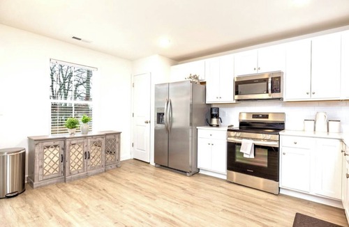 Harrisburg House | 1 story fenced backyard mins from UNCC & speedway