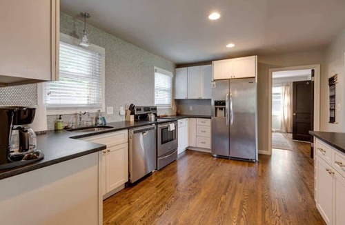Inglewood House | 1-Story Home, Fenced Yard, Grill, Firepit, Parking | Sleeps 10, Pet-Friendly, Smart TVs, 10 Mins to Nissan Stadium & Five Points, Cozy Bedrooms, Outdoor Fun, Perfect for Families & Groups