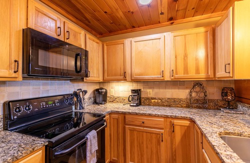 Vilas Cabin | 1 Sweet Seclusion -Peaceful cabin just outside of Boone with hot tub!