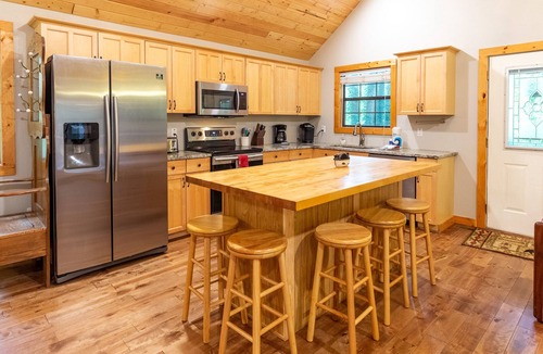 Qualla Cabin | *10% July Discount -For Dates Stayed July 8th -31st - New Reservations Only*