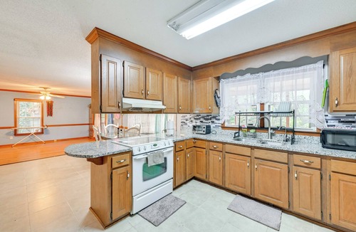 Charlotte House | 10 Mi to Dtwn: Family-Friendly Charlotte Home