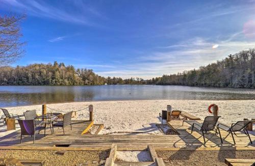 Newland House | 10 Mi to Sugar Mountain Cozy Newland Cabin!