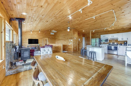Balsam House | 10 Mi to Waynesville: Cabin w/Hot Tub & Mtn Views