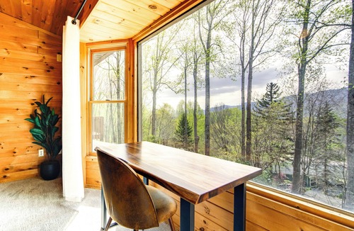 Balsam House | 10 Mi to Waynesville: Cabin w/Hot Tub & Mtn Views