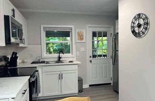 Southwest Raleigh House | 10 Min to Downtown | Desk | Fenced Yard | Wi-Fi