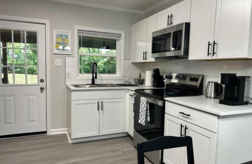 Southwest Raleigh House | 10 Min to Downtown - Smart Tvs - Fast Wi-Fi
