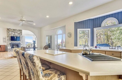 Skyland House | 10 Min TO DT, 16 min to Biltmore, Apartment Incl.