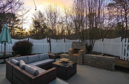 Asheville House | 10 mins to DT Asheville Pool Hot Tub Game Room