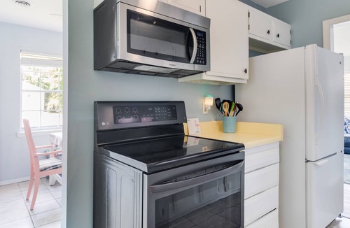 Tranquil Harbour House | 10% Off through Nov 30 - Wonderful Dog Friendly Cottage in the Peaceful Quiet Section of Oak Island