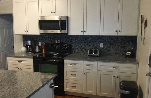Long Beach House | 10% off weeklong stays booked now. Clean & charming oceanfront home with view