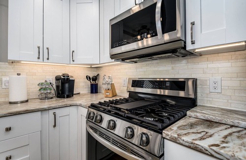 Bethlehem House | 100% - 5 STAR reviews! Clean, Safe & Enjoyable home away from home!