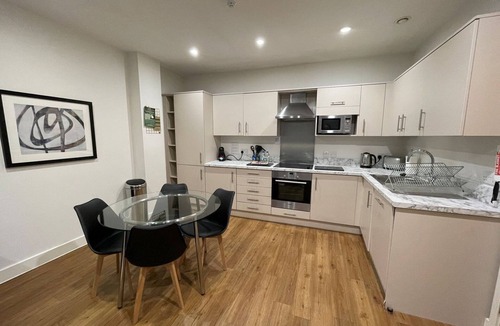 Reading City Centre Apartment | 100 Kings Road by House of Fisher
