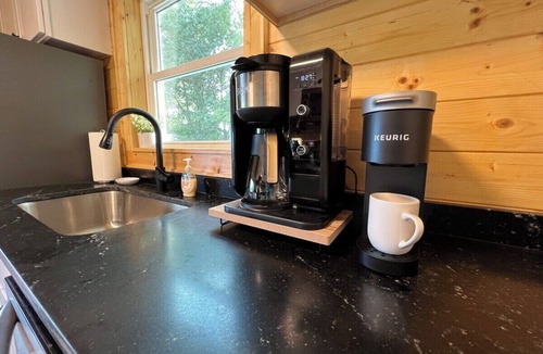Apple Ridge Apartment | 100 Mile Views & Hot Tub in BR!