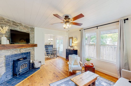Black Mountain Cottage | 103 m² Cabin ∙ 2 bedrooms ∙ 4 guests