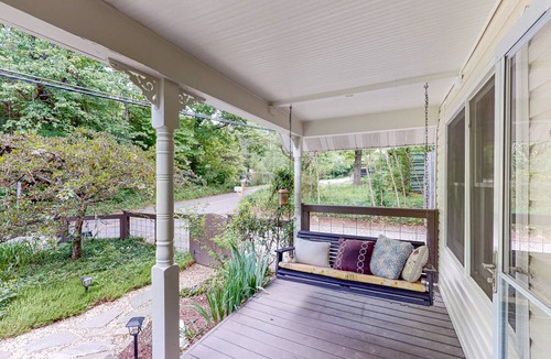 Black Mountain Cottage | 103 m² Cabin ∙ 2 bedrooms ∙ 4 guests