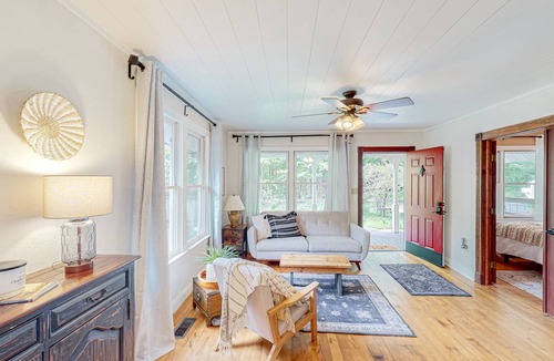 Black Mountain Cottage | 103 m² Cabin ∙ 2 bedrooms ∙ 4 guests