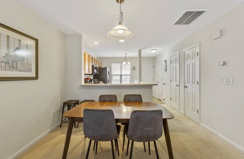 Northeast Raleigh Apartment | 109 m² Apartment ∙ 2 bedrooms ∙ 4 guests