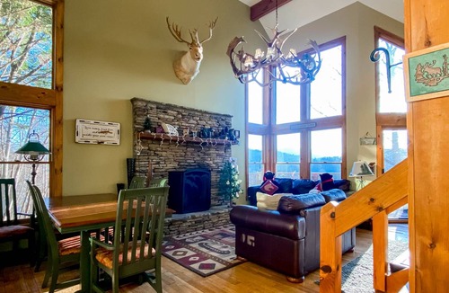 Cullowhee Cabin | 109 m² Cabin ∙ 2 bedrooms ∙ 6 guests