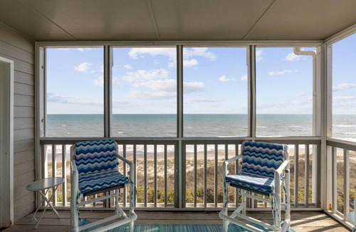 Pine Knoll Shores Condo | 109 m² Condo ∙ 2 bedrooms ∙ 6 guests