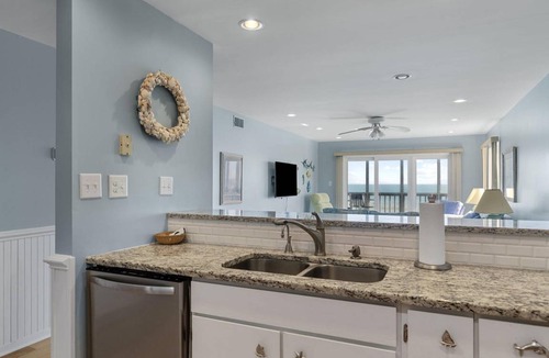 Pine Knoll Shores Condo | 109 m² Condo ∙ 2 bedrooms ∙ 6 guests
