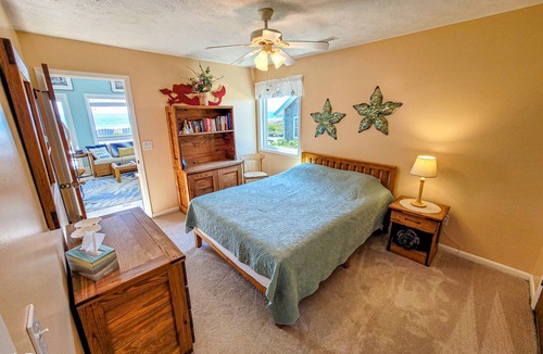 Topsail Beach House | 109 m² House ∙ 3 bedrooms ∙ 6 guests