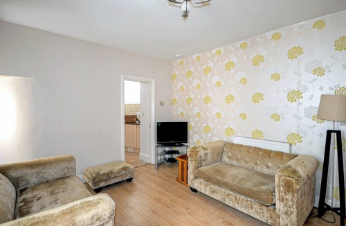 Torquay City Centre Cabin | 10a Trinity Mews - UKC5020