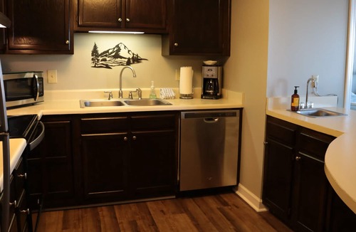 Seven Devils Condo | 10th Floor Beautifully Decorated Condo w/ Pool Access