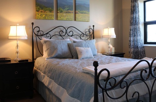 Seven Devils Condo | 10th Floor Beautifully Decorated Condo w/ Pool Access