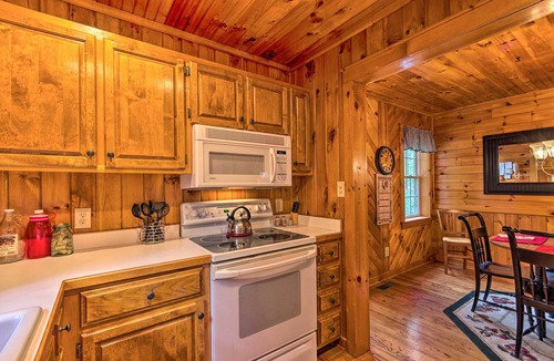 Todd Cabin | 11 Mi to Boone: Secluded Pet-Friendly Cabin!