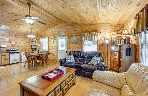 Franklin House | 11 Mi to Dtwn Franklin Cabin with Porch!