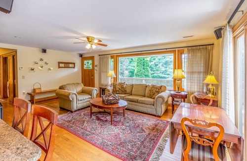 Waynesville House | 112 m² House ∙ 2 bedrooms ∙ 6 guests