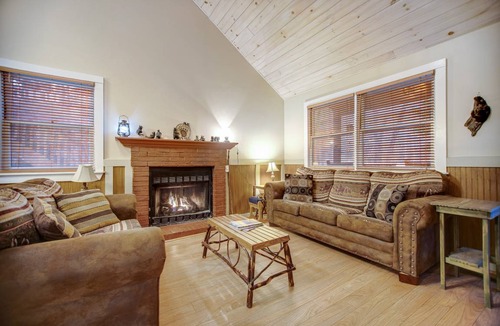 Cullowhee Cottage | 114 m² Cabin ∙ 2 bedrooms ∙ 7 guests