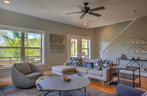 Asheville Cottage | 116 m² Cabin ∙ 3 bedrooms ∙ 6 guests