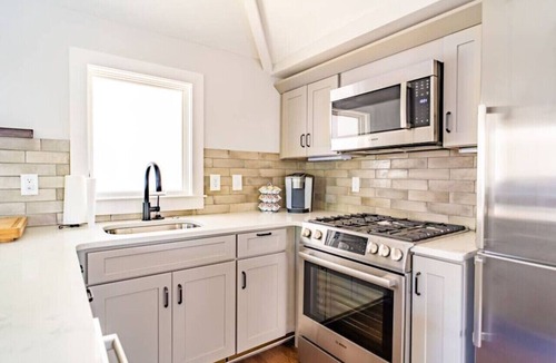 Belmont - Hillsboro Apartment | 12 S Loft Vibe: City Living - Close to Downtown