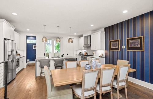 Eighth Avenue House | 12 South | 7 Beds | 2mi to Broadway