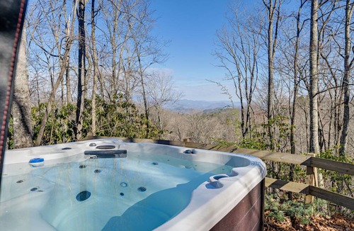 Bryson City House | 120 m² House ∙ 3 bedrooms ∙ 6 guests