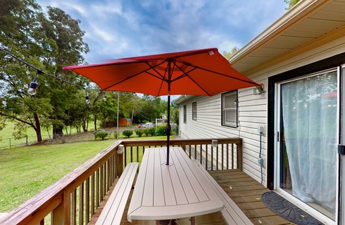 Mills River House | 120 m² House ∙ 3 bedrooms ∙ 6 guests