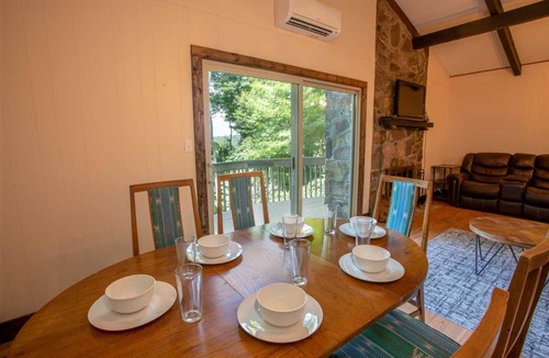 Charter Hills Cottage | 123 m² Cabin ∙ 2 bedrooms ∙ 6 guests