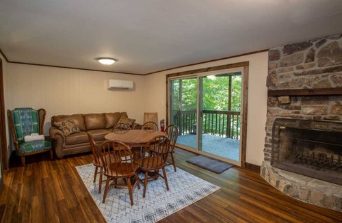 Charter Hills Cottage | 123 m² Cabin ∙ 2 bedrooms ∙ 6 guests