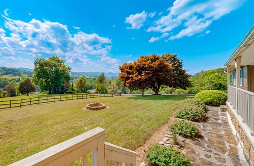 Candler House | 123 m² House ∙ 3 bedrooms ∙ 10 guests