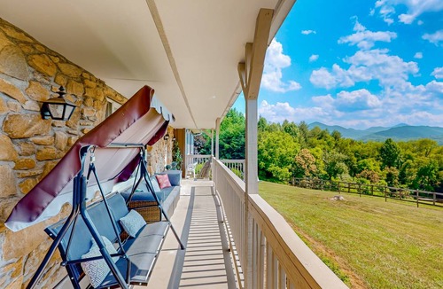 Candler House | 123 m² House ∙ 3 bedrooms ∙ 10 guests
