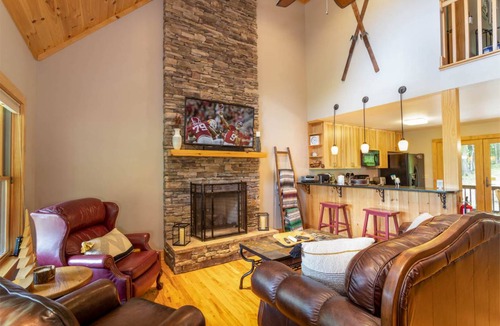 Apple Ridge Cabin | 129 m² Cabin ∙ 2 bedrooms ∙ 7 guests