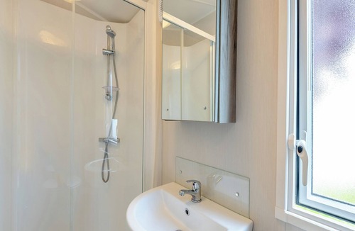 Westmarsh House | 12ft-wide caravan ideal for small families with one double and one twin.