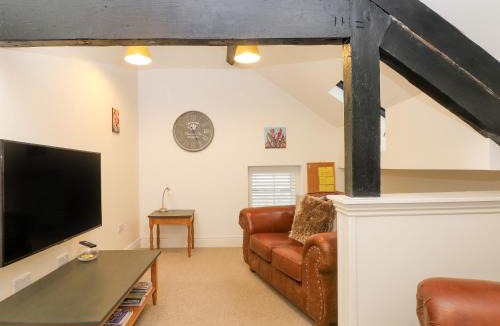 Buxton Apartment | 13 Eagle Parade