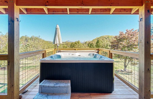 Whittier House | 130 m² House ∙ 2 bedrooms ∙ 6 guests