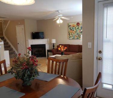 Davis Lake - Eastfield House | 132 m² House ∙ 2 bedrooms ∙ 4 guests