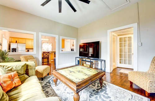 NoDa House | 134 m² House ∙ 2 bedrooms ∙ 4 guests