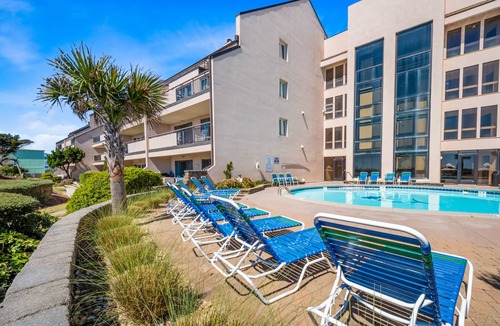 Pine Knoll Shores Condo | 136 m² Condo ∙ 3 bedrooms ∙ 6 guests